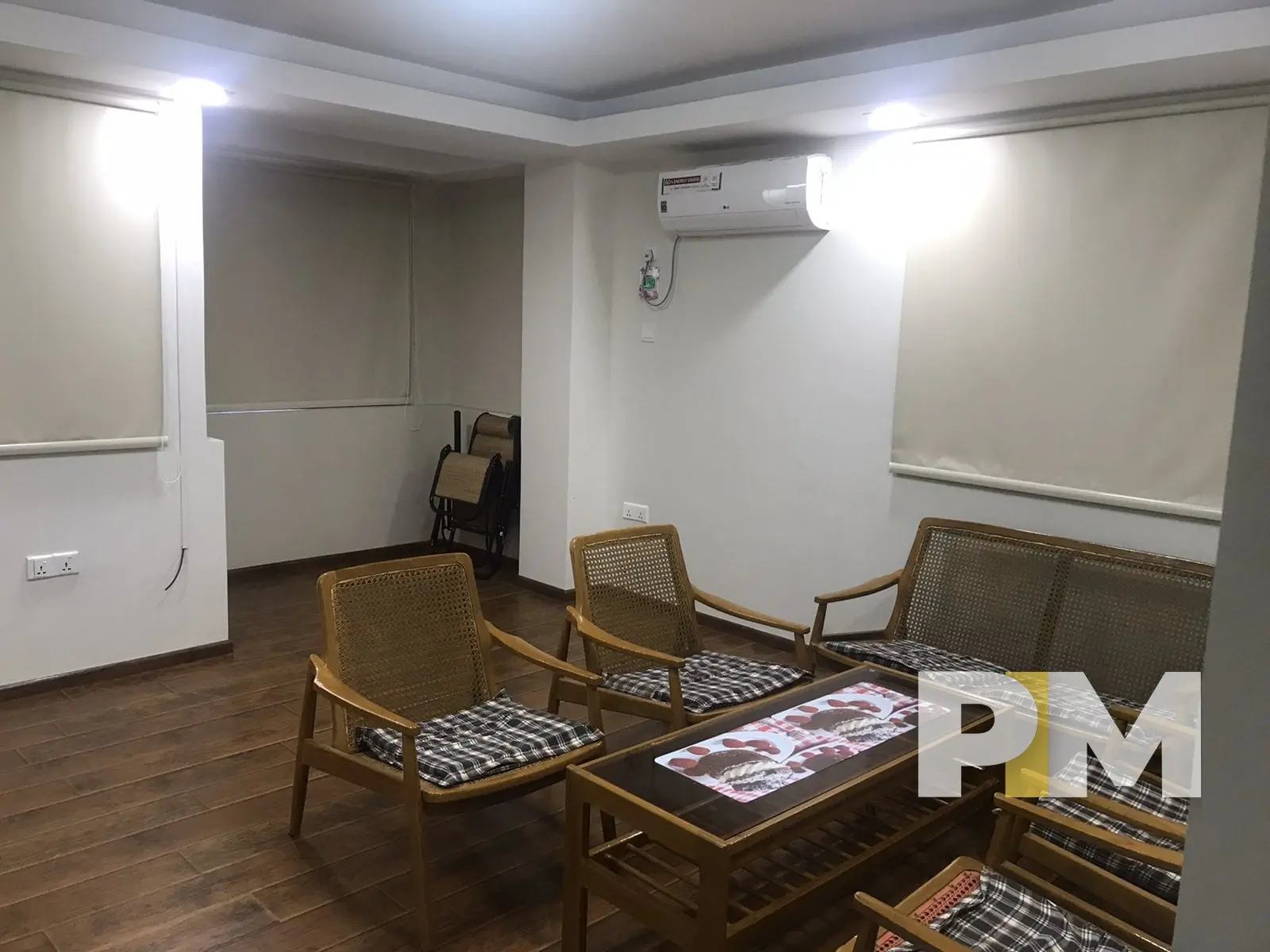 living-room-in-sanchaung-apartment