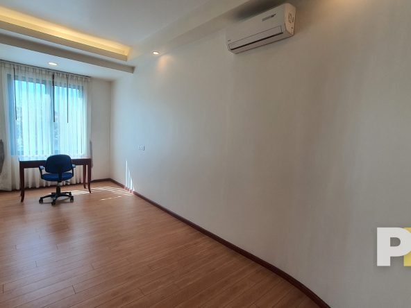 3 bed condo in kamayut