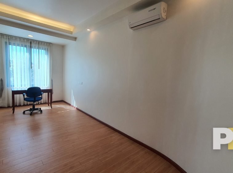 3 bed condo in kamayut