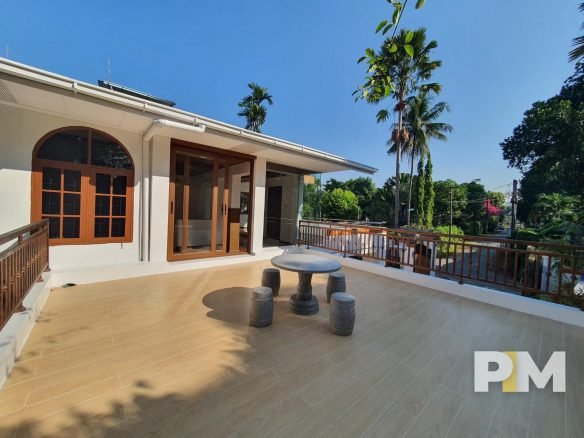 4 bed house - golden valley