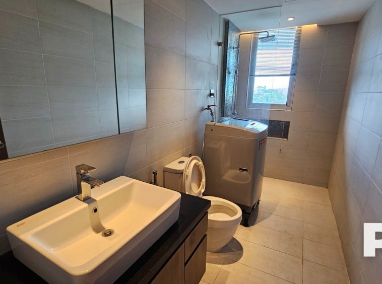 Myanmar property for rent in Sanchaung Yangon Bathroom'