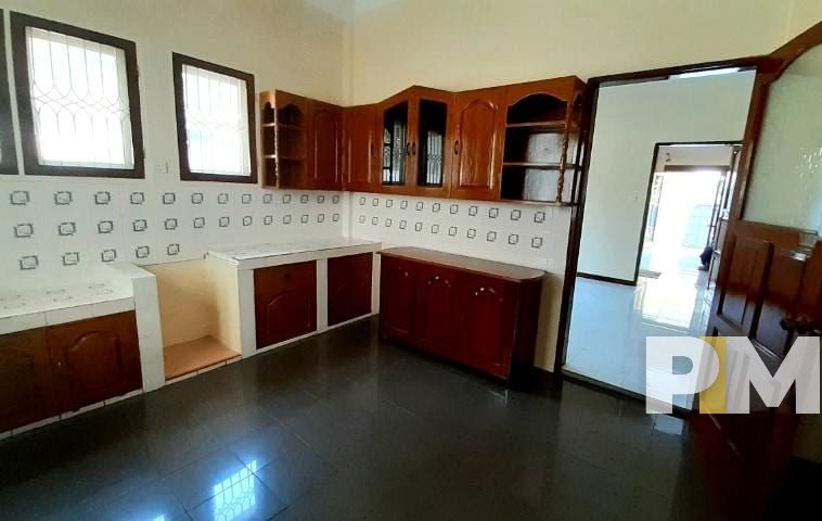 kitchen in house for rent in bahan