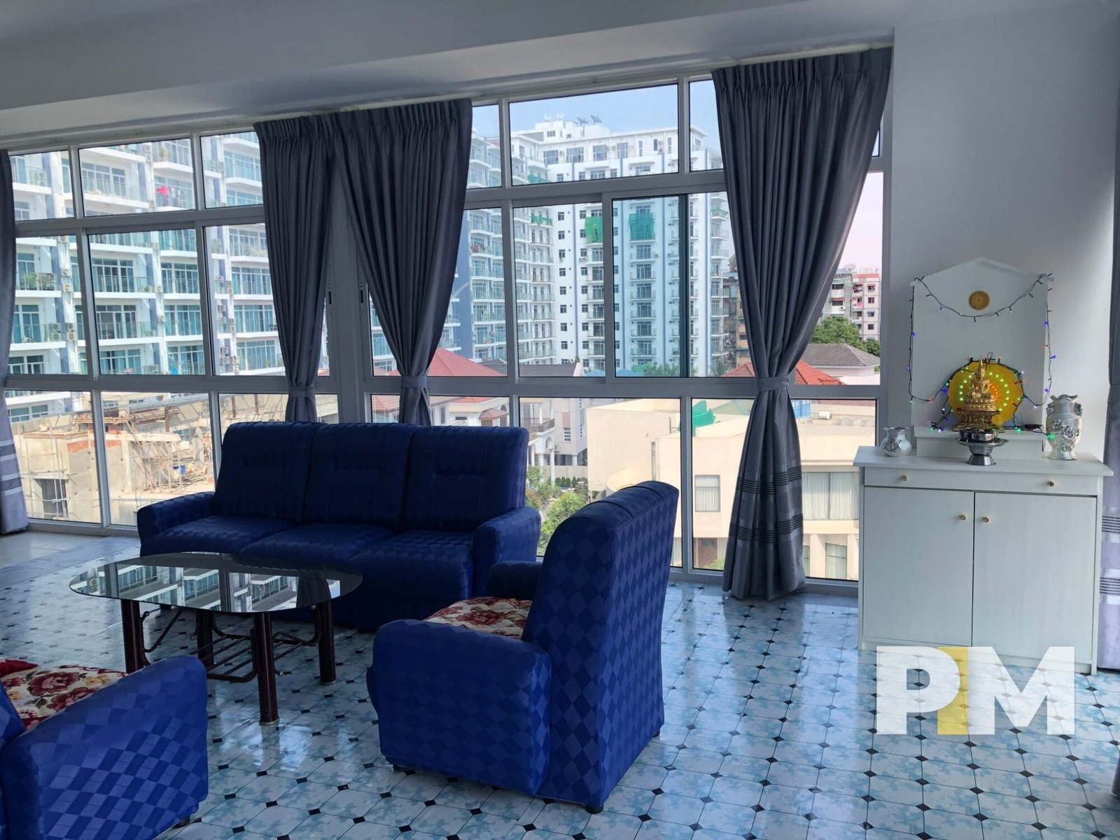 large corner unit apartment for rent in sanchaung garden