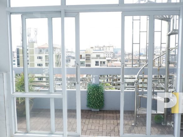 penthouse in sanchaung for rent