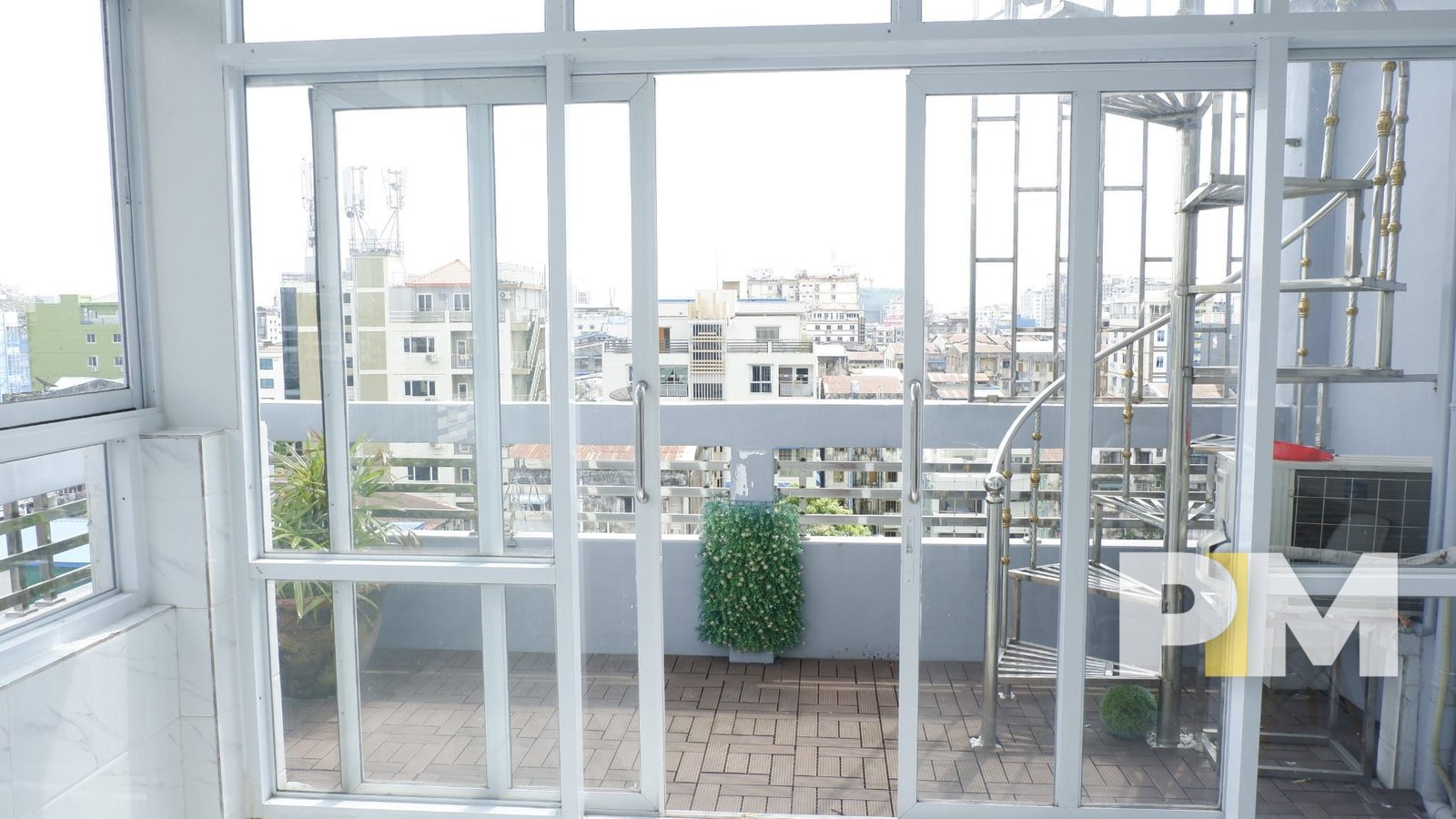 penthouse in sanchaung for rent