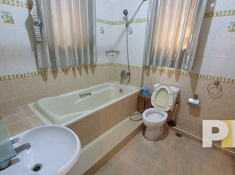 bathroom - house for rent in bahan