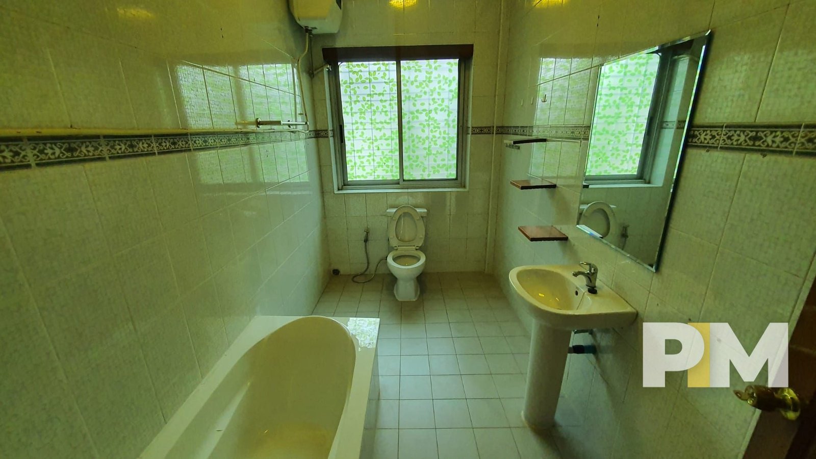 bathroom with bathtub - House for rent in Yankin