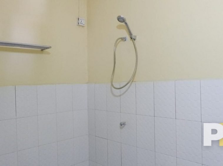 bathroom with tub- property in Yangon