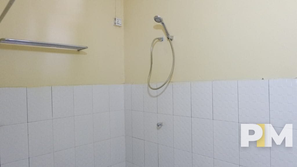 bathroom with tub- property in Yangon