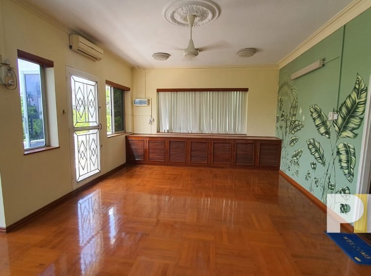 bedroom with air conditioning - House for rent in Yankin