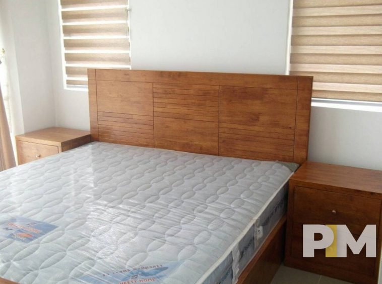 bedroom with bedside desk - Real Estate in Myanmar