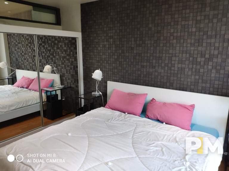 bedroom with bedside lamp - Condo for rent in Yankin
