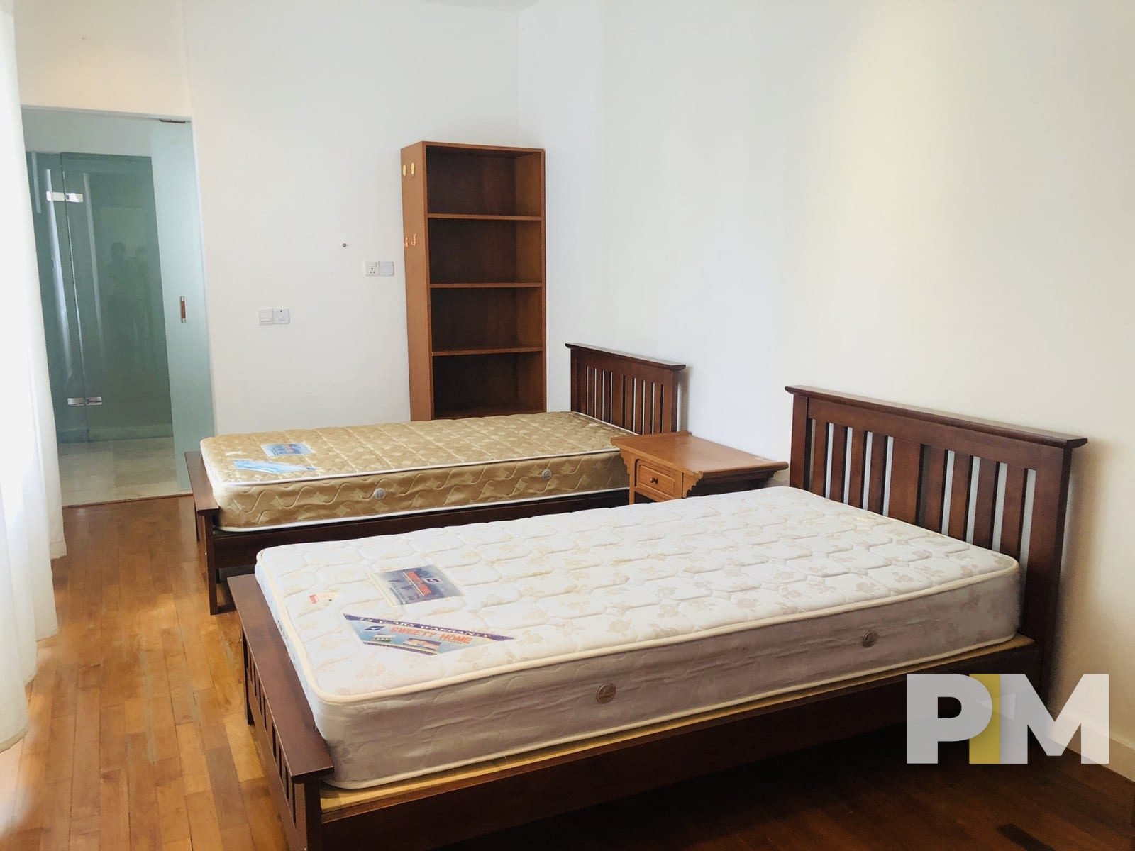bedroom with cabinet - House for rent in Yankin