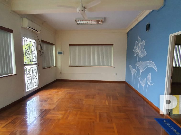 free room with air conditioning - Yangon Real Estate