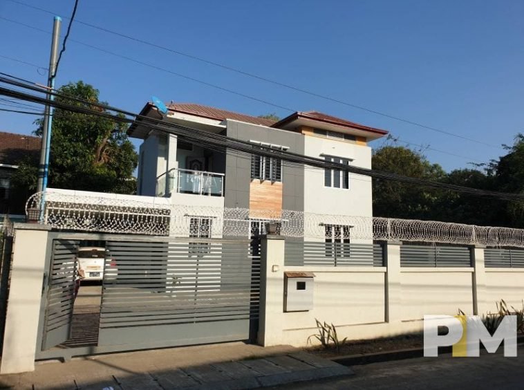 house with entrance gate - House for rent in Kamayut