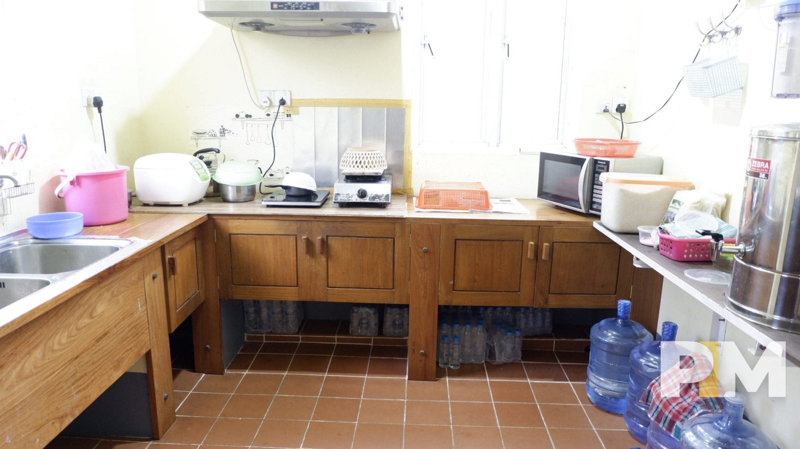 kitchen with oven - property in Yangon