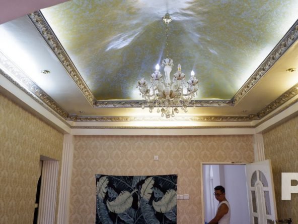 living room with ceiling lamp - properties in Yanogn