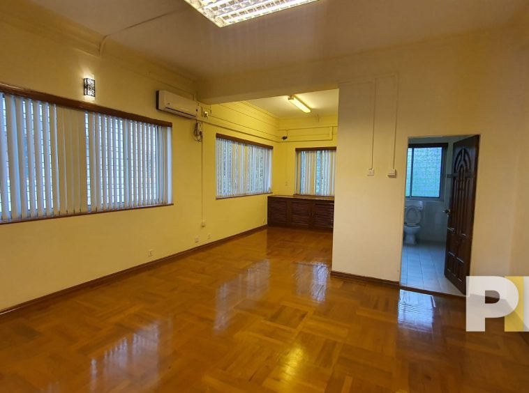 room with air conditioning - Real Estate in Yangon