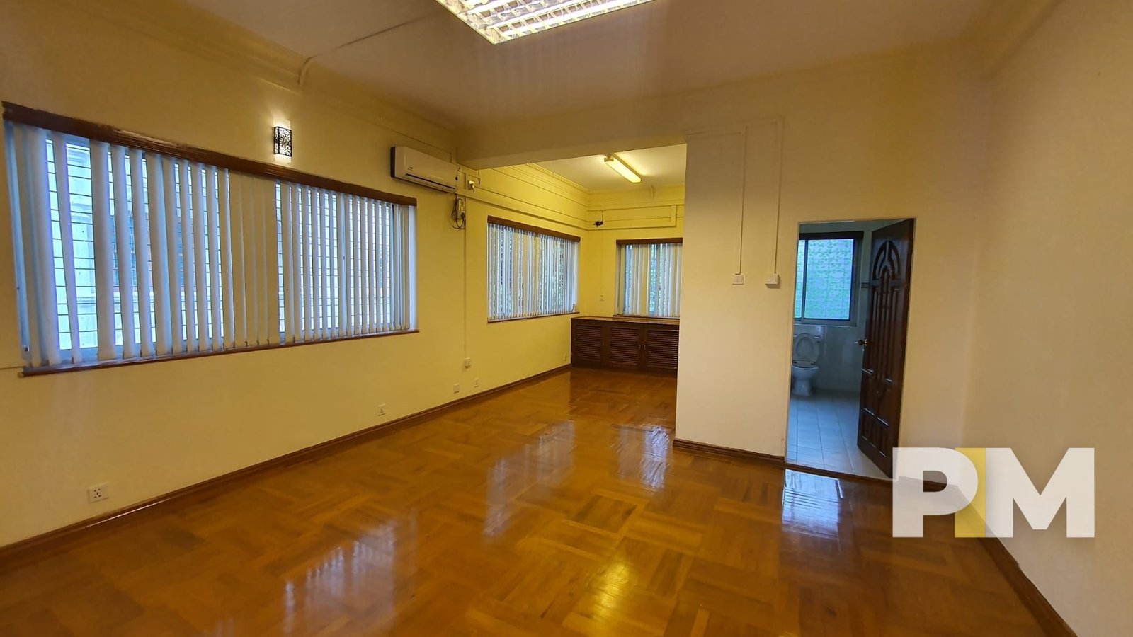 room with air conditioning - Real Estate in Yangon