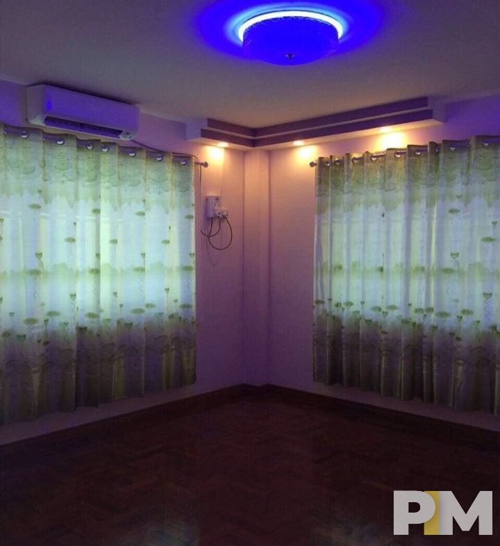room with air conditioning - Real Estate in Yangon