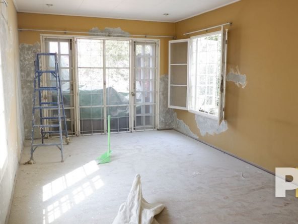 room with french door - property in Yangon