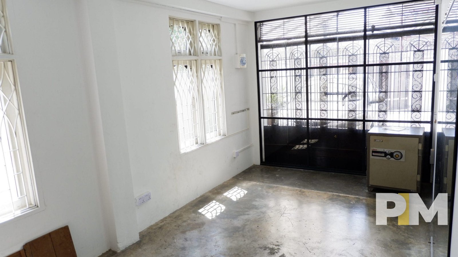 room with safety locker - Myanmar Real Estate