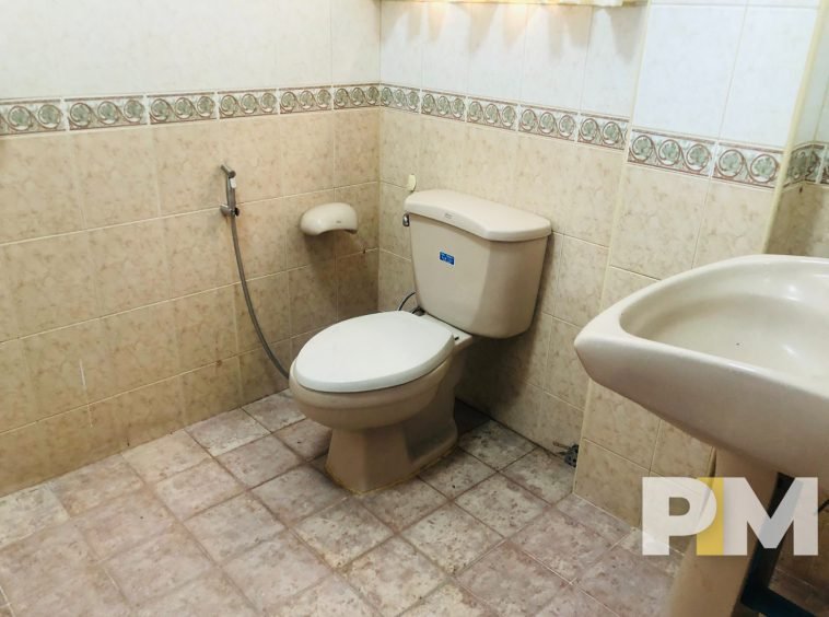 bathroom with sink - Rent in Yangon