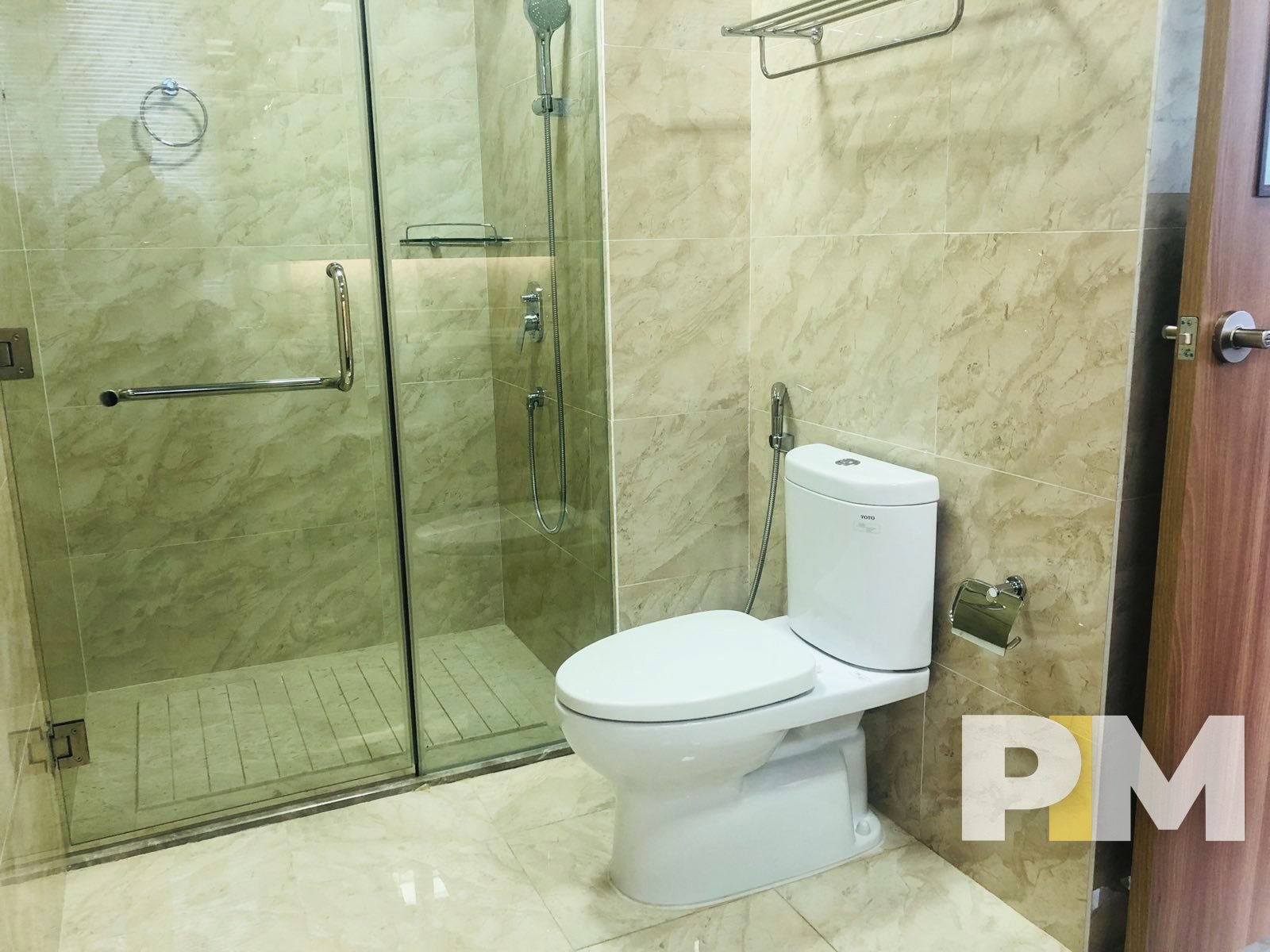 bathroom with tub - Rent in Yangon