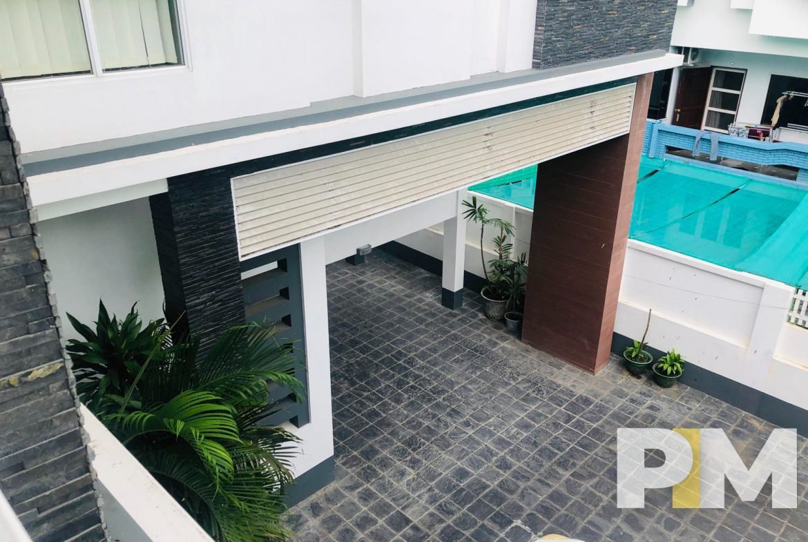 car parking space - House for rent in Bahan