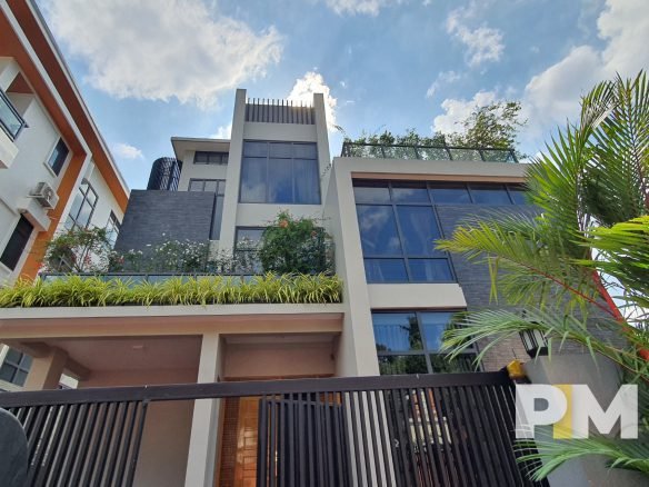 front view with entrance gate - house for rent in Bahan