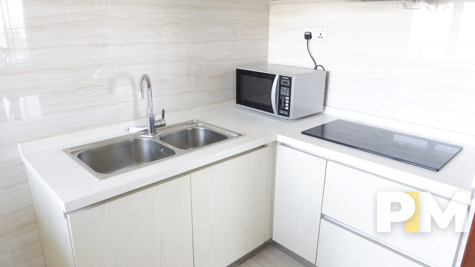 kitchen with microwave - Rent in Myanmar