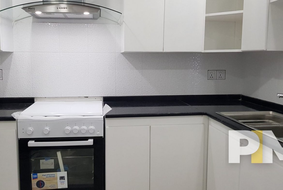 kitchen with oven - Condo for rent in Yankin