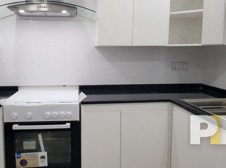kitchen with oven - Condo for rent in Yankin