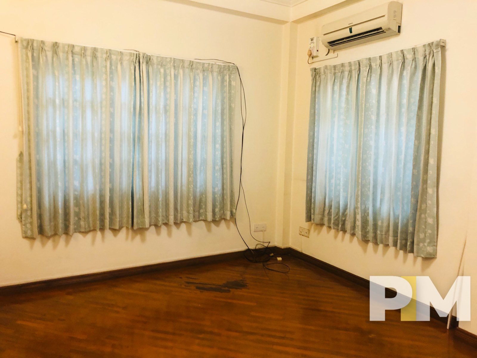 room with air conditioner - Real Estate in Yangon