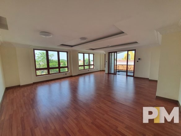 room with balcony - Myanmar Property