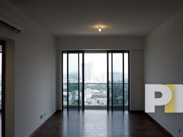 room with large glass window - Condo for rent in Yankin