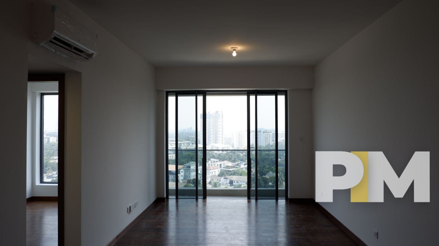 room with large glass window - Condo for rent in Yankin
