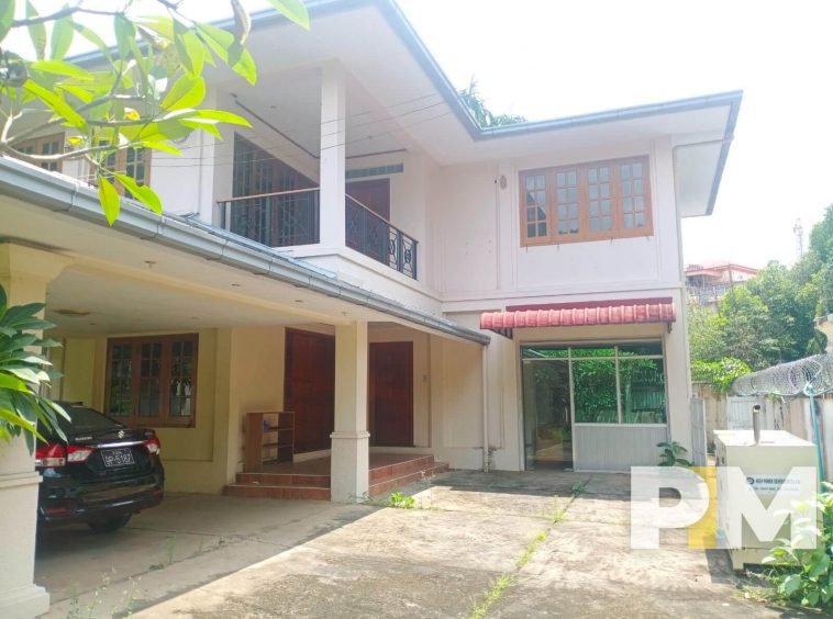 House compound - House for rent in Yankin