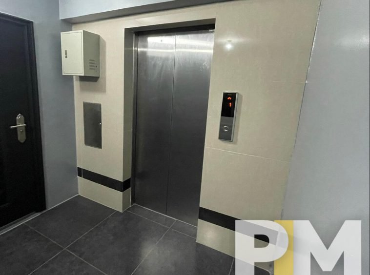 Lift - Penthouse for rent in South Okkalapa