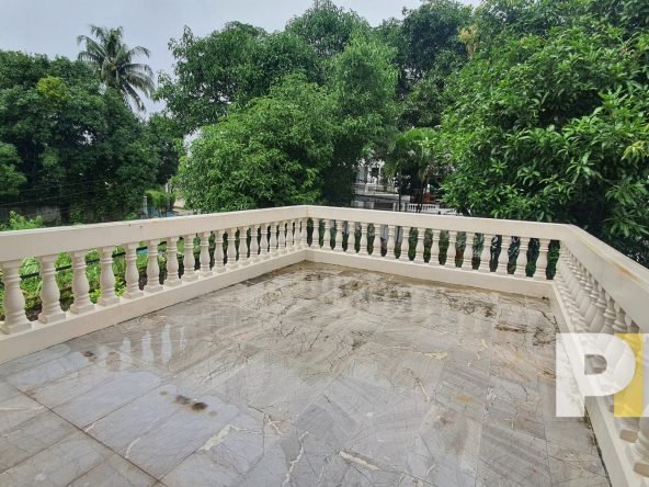 balcony - House for rent in Golden Valley