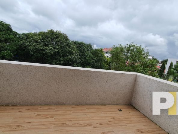balcony - House for rent in Golden Valley