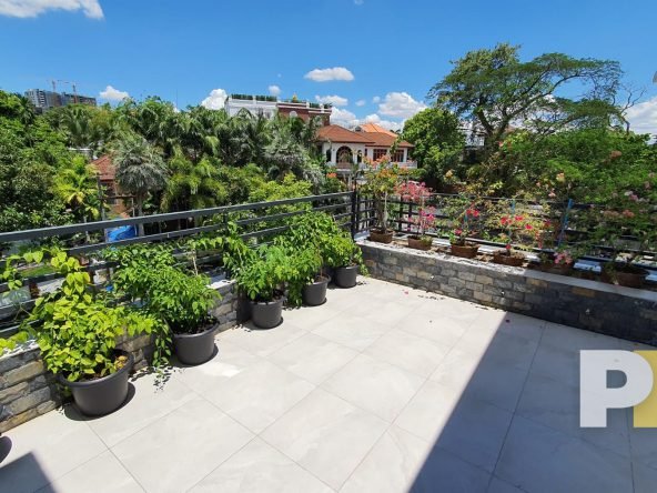 balcony - House for rent in Golden Valley