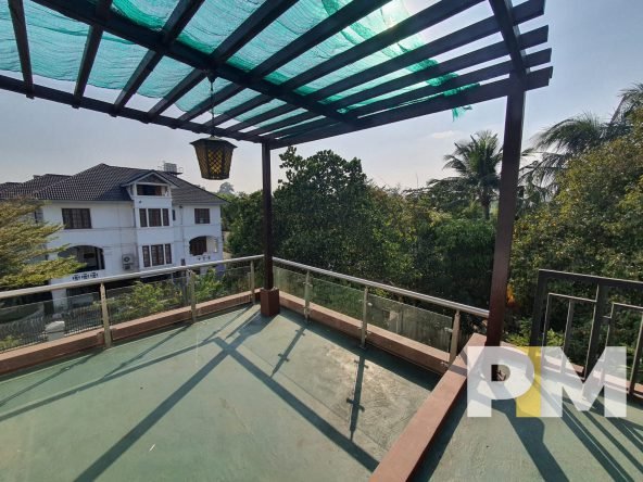 balcony - House for rent in Golden Valley