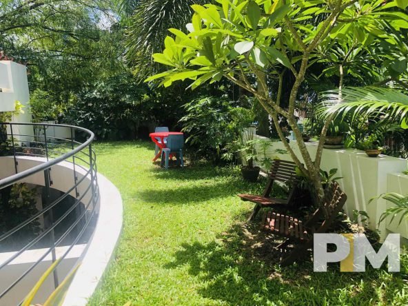 balcony garden with chairs - Rent in Yangon