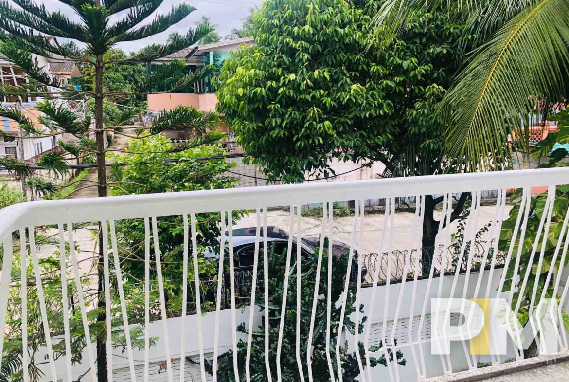balcony - house for rent in Golden Valley