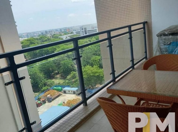 balcony with table and chair - Rent in Myanmar