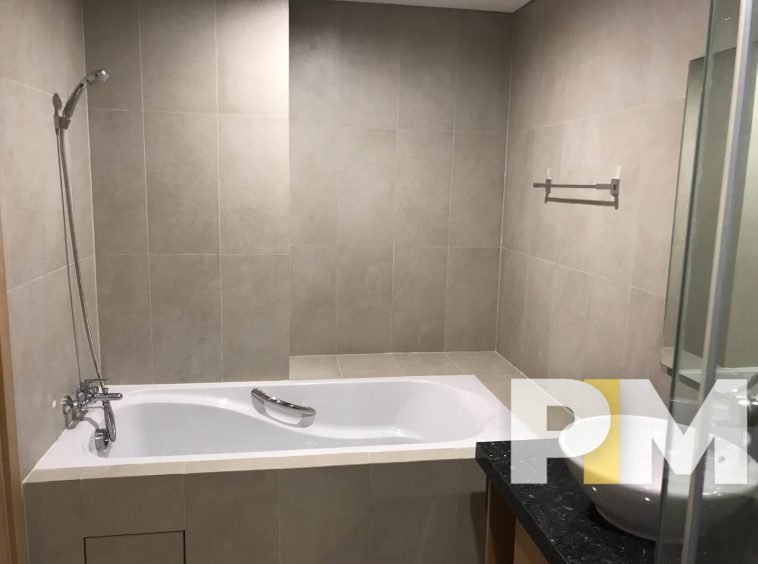 bathroom with bathtub - Condo for rent in Ahlone