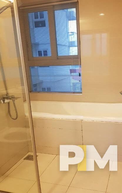 bathroom with bathtub - Condo for rent in Hlaing