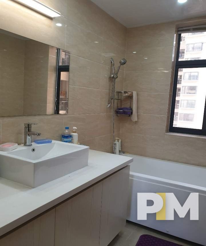 bathroom with bathtub - Rent in Yangon