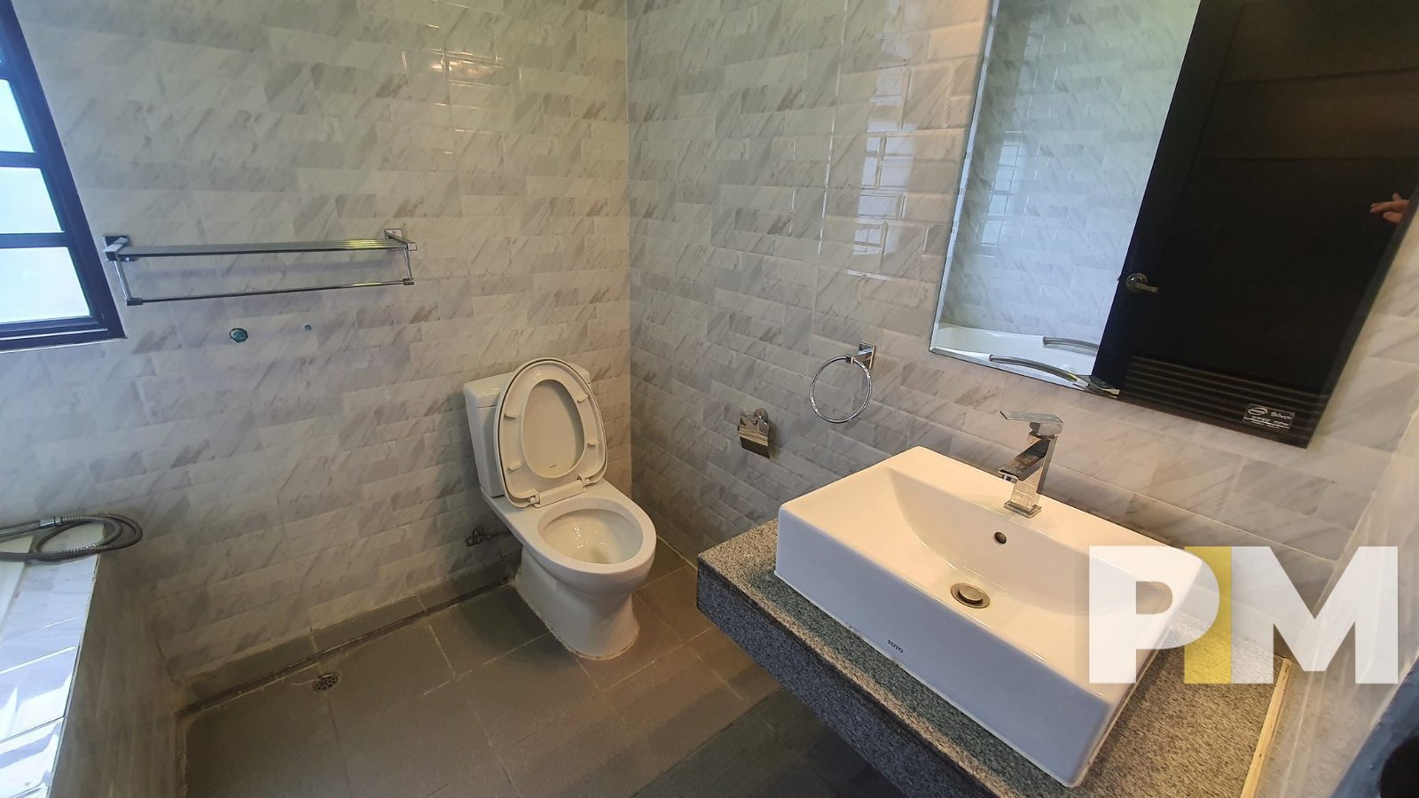 bathroom with mirror - Myanmar House for rent